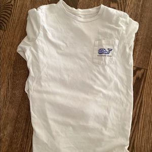 Vineyard vines breast cancer awareness shirt